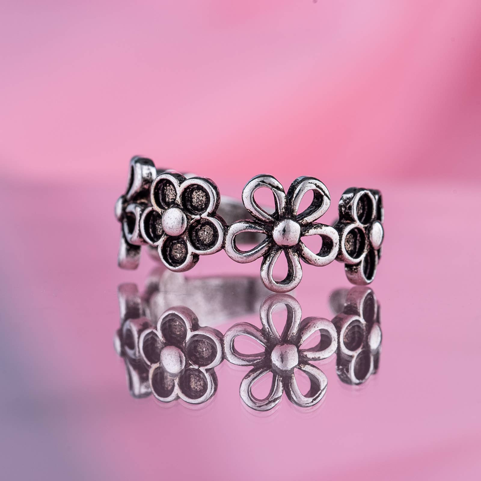 Vintage Style Daisy Flower Ring